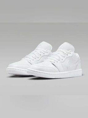 Jordan Women’s white Air Jordan 1 Low size 9